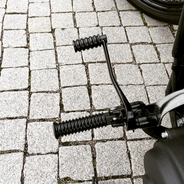 Footrest with shiftpeg softail